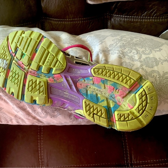 2 pair 7.5/39 ASIC women shoes - Picture 3 of 6